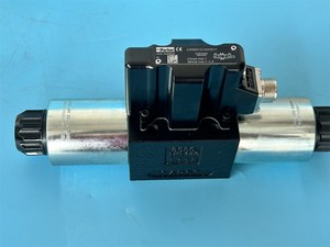 D3FBE01SC0NF00 ชุดอุปกรณ์ควบคุมทิศทางไฮดรอลิกแบบอิเล็กทรอนิกส์ในตัว ซีรีส์ D3FB แบบควบคุมทิศทางตามสัดส่วนโดยตรง - Product Image 1