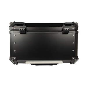 Boîte à bagages arrière pour moto 65L noire X Design F2-MOTO en alliage d'aluminium - Product Image 3