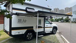 Camper 4x4 tout-terrain avec toit rigide relevable, extension d'autonomie hybride, camping-car - Product Image 4