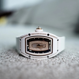 Montre-bracelet mécanique classique 07-01 avec boîtier en céramique blanche, mouvement squelette et diamants incrustés - Product Image 2