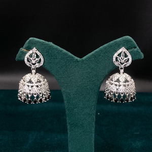 Ensemble de boucles d'oreilles chics en laiton pour femmes, ornées de pierres brillantes en diamant américain, bijoux élégants de créateur pour mariages et soirées - Product Image 1