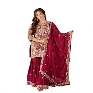 Ensemble de luxe en soie bordeaux style Sharara, broderie Zari dorée, Kurta droite et Palazzo évasé, pour mariages et fêtes indiens et pakistanais - Product Image 1