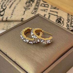 Pendientes de moda lujosos para mujer en forma de C exquisito diseño de nicho tachuelas de circón patrón geométrico de diamante completo PERNO DE MODA - Product Image 3