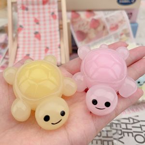 Jouet créatif en TPR en forme de petite tortue lumineuse de 8 cm, texture rebondissante, anti-stress, cadeau pour enfants et adultes de 5 à 7 ans - Product Image 2