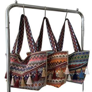 Sac à bandoulière ethnique élégant et fonctionnel pour femmes, cadeau idéal pour les personnes soucieuses de la mode en automne 2023 - Product Image 1