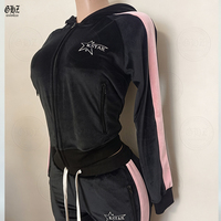 Setelan Olahraga Wanita Kasual Beludru dengan List Samping Custom Berkualitas Tinggi, Jaket Velour dan Celana Jogger 2 Potong, Pakaian Wanita