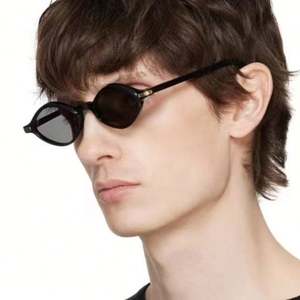Lunettes de soleil polygonales à monture irrégulière tendance 2025 pour hommes et femmes, protection UV400, avec logo personnalisé - Product Image 4