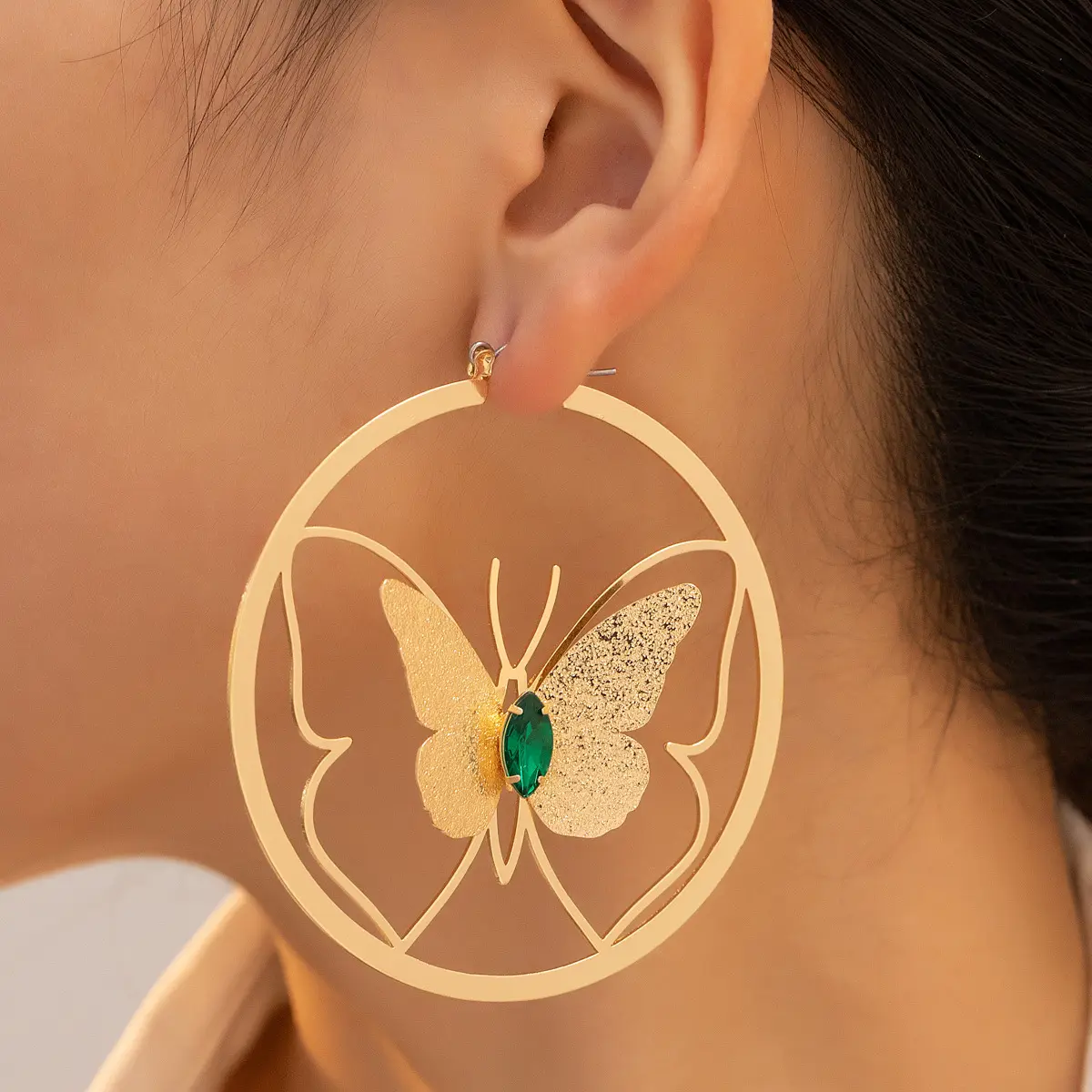 2023 New Arrival Fashion Jewelry Hollow Butterfly Earrings for Women's Simple Green Zircon Cool Gold Crystal Hoop Clip Earrings