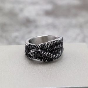 แหวนผู้ชายสแตนเลสสไตล์เรโทร ลายงูพันกัน ดีไซน์โดดเด่น แข็งแรง ทนทาน ของขวัญเครื่องประดับ - Product Image 2