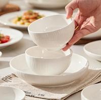 Ensemble de vaisselle élégant en porcelaine blanche, assiettes rondes, bols, bord festonné en relief, étanche, passe au lave-vaisselle