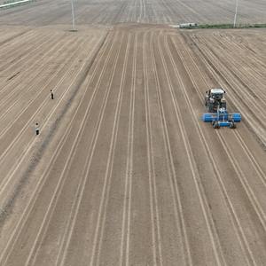 جهاز تسوية الأراضي بالليزر عالي الدقة قابل للتمديد، نظام تسوية زراعي يتم التحكم فيه عبر الأقمار الصناعية، مجرفة تلسكوبية فولاذية شديدة التحمل - Product Image 4