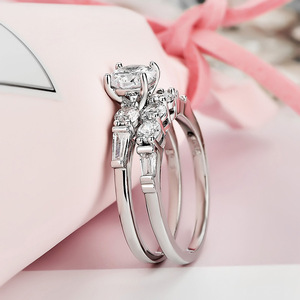 Set di Anelli per Coppia con Pietre Scintillanti, Elegante Stile Nuziale, Gioielli da Donna per Feste, Uso Quotidiano e Regalo - Product Image 4