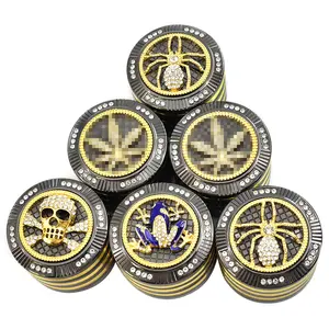 Factory direct sales diameter 52mm fashionable small animal inlaid diamond gold edge new type cigarette grinder zinc alloy cigar