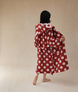 <span class=keywords><strong>Accappatoio</strong></span> da Bagno in Cotone a Pois Rosso Brillante di Alta Qualità per Bambini e Donne, <span class=keywords><strong>Set</strong></span> Familiare Retrò per Doccia e Spa - Product Image 4