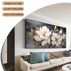 Cuadro Grande Floral Pintado a Mano sobre Lienzo con Hojas Doradas Texturizadas, Arte de Pared con Flores Blancas, Pintura al Óleo para Sala de Estar - Product Image 1