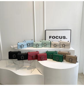 Bolso Retro de gama alta con estampado de Litchi para mujer, bolso Vintage de Color puro con cierre para axilas, pequeño bolso cruzado cuadrado de un solo hombro - Product Image 6