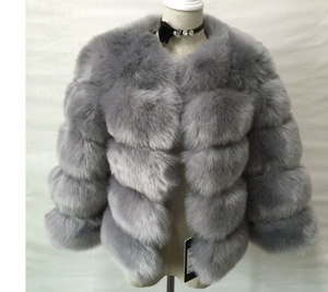 Giacca in Pelliccia Vegana Soffice Come Cashmere che Mantiene la Forma Dopo Molteplici Lavaggi in Lavatrice - Product Image 3