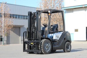 Nueva Carretilla Elevadora Diésel MightyCargo <span class=keywords><strong>CPCD30</strong></span> 3T <span class=keywords><strong>4WD</strong></span> con Mástil de Dos Etapas, Neumáticos Sólidos y Altura de Horquilla de 3000 mm - Product Image 2
