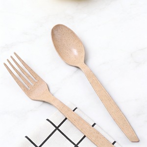 Ensemble individuel de couteau, fourchette et cuillère en bois biodégradable, comprenant une serviette en papier, couverts jetables compostables - Product Image 2