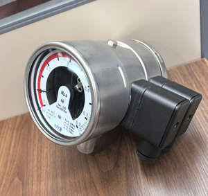 SF6 Density Relay, Wired Remote Type | Online Monitoring Unit with Density &amp; <strong>Pressure</strong> Indication | Contact Alarm <strong>Output</strong> - Product Image 3