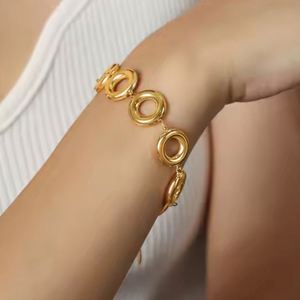 Conjunto de joyas para mujer de cuarzo verde cuadrado para venta al por mayor, compuesto por anillos, collar, pendientes y pulsera con diamantes. - Product Image 2
