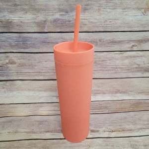 Bouteille d'eau en plastique mat réutilisable à double paroi de 16 oz, gobelet mince en acrylique avec couvercle et paille, sans BPA, vente en gros - Product Image 5