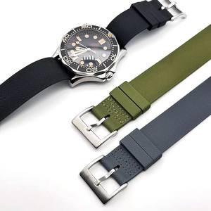 Toptan Yeni Gelen Siyah Deri Lüks Nefes Alabilen Tek Parça Saat Kayışı 20/21/22mm FKM Saat Kordonu - Product Image 4