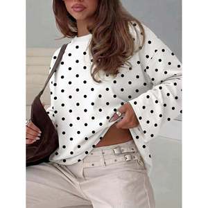 Pull court à col rond rayé noir et abricot à larges rayures pour femmes - Product Image 4