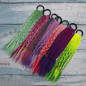 Peluca Infantil <span class=keywords><strong>de</strong></span> Alta Calidad con <span class=keywords><strong>Trenzas</strong></span> Coloridas y Degradado <span class=keywords><strong>de</strong></span> Color, Estilo Rastas Cortas, con Material <span class=keywords><strong>de</strong></span> Fibra Resistente al Calor - Product Image 3