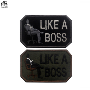 Sentado en la silla Solo "Like a <span class=keywords><strong>Boss</strong></span>" Parche bordado de patrón divertido para bolso Sombrero Chaquetas de hombro tácticas Parche de mochila - Product Image 3