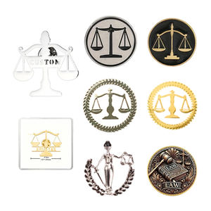 Broches de Solapa Personalizados con la Escala de la Justicia, Insignias de Abogado de Metal Esmaltado con Símbolos Jurídicos, Broches de Identidad Profesional, Regalos para Ceremonias Legales - Product Image 1