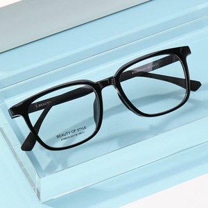 Gafas ópticas cuadradas E.Beauty para mujer, montura negra, lentes UV400 Ac, estilo de tamaño mediano AT68635 - Product Image 1