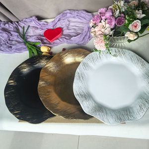 <span class=keywords><strong>Assiettes</strong></span> de présentation de luxe en plastique blanc <span class=keywords><strong>et</strong></span> or à bords ondulés irréguliers, rondes de 13 pouces, pour la décoration de table de mariage, fête, anniversaire, traiteur <span class=keywords><strong>et</strong></span> événements - Product Image 1