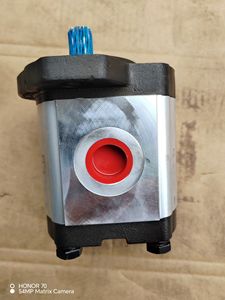 <b>Crane</b> and engineering equipment parts 0510001020 gear pump - Product Image 2