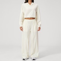 Nouvel ensemble de vêtements de sport 2 pièces avec protection UV : veste à capuche courte et pantalon large avec passepoil contrastant