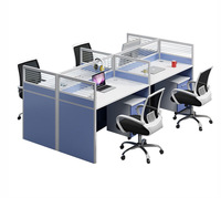 Bureaux minimalistes modernes à 4 places avec écrans de tables de personnel et postes de travail pour chaises de personnel et de personnel