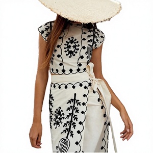 Ensemble deux pièces bohème pour femmes, haut court sans manches et jupe asymétrique avec broderie florale à la main, tenue printemps-été - Product Image 4