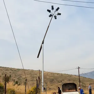 Venta caliente de acero galvanizado medio con bisagras plegable LED poste de alumbrado público