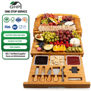 Ensemble cadeau de planches à charcuterie en bambou carbonisé, plateau à viande en bois gravé personnalisé, plateau à fromage et ensemble de couteaux - Product Image 1