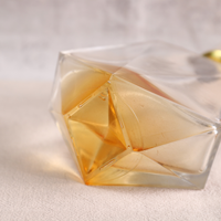 Bouteilles en verre personnalisées sculptées angulairement, vides et transparentes, pour spiritueux, pour un emballage commercial de spiritueux artisanal et distinctif