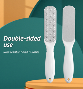 Râpe à pieds double face en acier inoxydable et éliminateur de callosités, éliminateur de peaux mortes, planche à frotter pour pédicure à long manche, usage domestique - Product Image 4