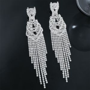 Boucles d'oreilles de luxe à longues pampilles entièrement ornées de strass, élégantes et haut de gamme, pour mariée, plaquées or, pour soirées, en alliage de zinc - Product Image 3