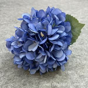 Fleurs artificielles Qiye, Hortensia en soie bleu pour décoration de mariage et de maison, style moderne et tendance - Product Image 1