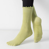Chaussettes antidérapantes à volants Pilates Crew Chaussettes de yoga personnalisées avec logo brodé