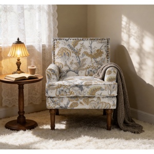 Fauteuil d'appoint floral avec garniture cloutée, pieds en bois massif, chaise rembourrée style ferme - Product Image 2
