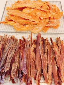 क्रंची चियाँ प्राकृतिक कुत्ता साल्मोन कच्चे चिकन स्वाद पिल्ला का इलाज करता है - Product Image 4