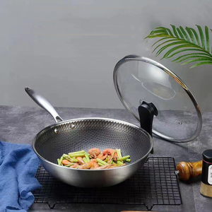OEM/ODM 32cm à trois plis épaissi <span class=keywords><strong>en</strong></span> nid d'abeille non revêtu grand <span class=keywords><strong>Wok</strong></span> chinois à induction profonde <span class=keywords><strong>en</strong></span> acier inoxydable <span class=keywords><strong>18</strong></span>/<span class=keywords><strong>10</strong></span> antiadhésif avec couvercle - Product Image 2