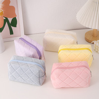 Tas Organizer Kosmetik Terry Cloth Warna-warni Kapasitas Besar, Tas Travel Portabel Bahan Lembut dengan Ritsleting, Gaya Fashion