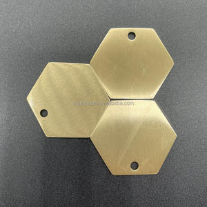 Yüksek kaliteli fırçalanmış katı pirinç etiket altıgen pirinç etiket süs 1.5 inç - Product Image 1