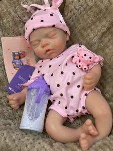 Poupées bébés en silicone de 13 pouces, avec poids, pour filles [NON en vinyle], corps entier en silicone, avec accessoires complets et boîte cadeau - Product Image 4